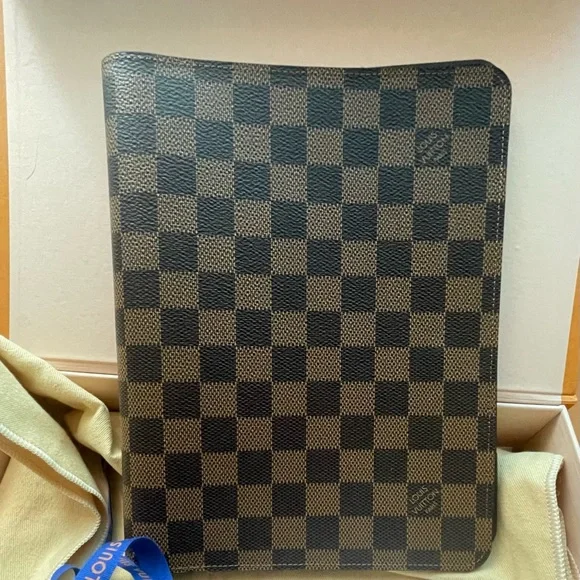 Sold❌❌Louis Vuitton Desk Agenda Cover
❣️❣️In High Demand❣️❣️ - Picture 15 of 16